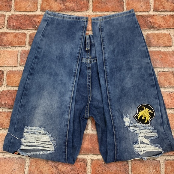 Machine patched woman’s jeans. Size 26 - Picture 4 of 12